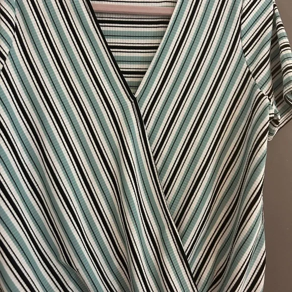 Cotton Bleu Striped Wrap Top - Green White Black Size Large NWOT - Picture 2 of 8